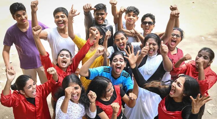 സംസ്ഥാന സ്കൂള് കലോത്സവം; സ്വര്ണ കിരീടം തൃശൂരിന്