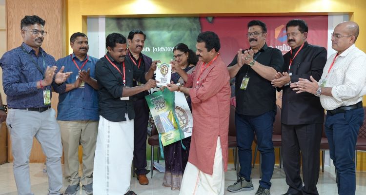 ലതിക അങ്ങേപ്പാട്ടിന്റെ പുസ്തക പ്രകാശനം ദമാമില് അക്ഷരപ്പെയ്ത്തായി മാറി