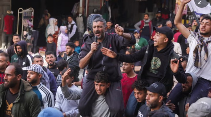 യുദ്ധം അവസാനിപ്പിക്കണമെന്ന് ആവശ്യപ്പെട്ട് ഗാസയില് ഫലസ്തീന്കാരുടെ പ്രതിഷേധം