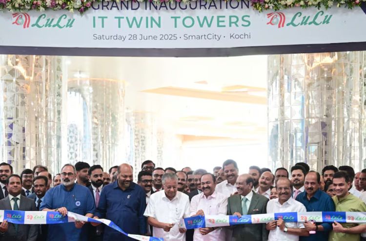 ലുലു ഗ്രൂപ്പിന്റെ സ്വപ്ന പദ്ധതിയായ ഐ.ടി സമുച്ചയം മുഖ്യമന്ത്രി ഉദ്ഘാടനം ചെയ്തു, 500 കോടിയുടെ മറ്റൊരു ഐടി പദ്ധതികൂടി കൊച്ചിയില്‍