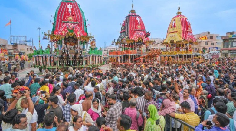 ഒഡീഷയിലെ പുരി രഥയാത്രക്കിടെ തിക്കിലും തിരക്കിലും മൂന്ന് മരണം; 50-ലധികം പേര്‍ക്ക് പരിക്ക്