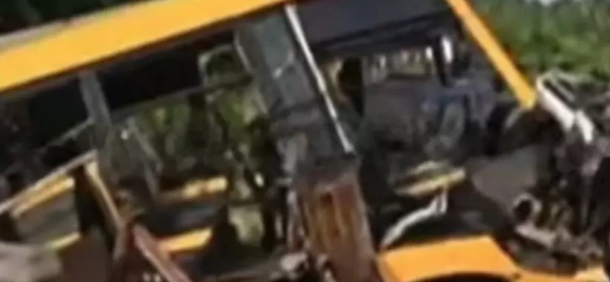 തമിഴ്‌നാട്ടില്‍ സ്‌കൂള്‍ ബസില്‍ ട്രെയിനിടിച്ച് മൂന്നു വിദ്യാര്‍ഥികള്‍ മരിച്ചു, നിരവധി പേര്‍ക്ക് പരിക്ക്