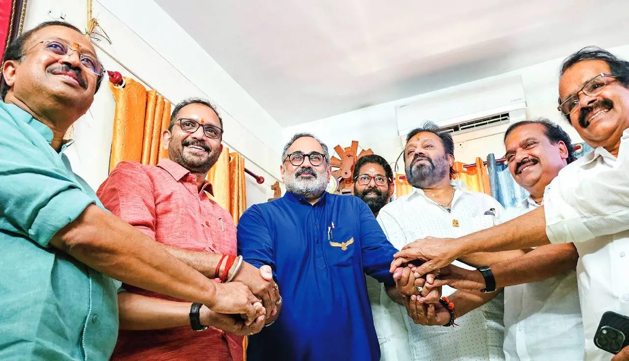 ബി.ജെ.പി രാജീവിന്റെ കൈയിലൊതുങ്ങി, വി. മുരളീധരനും കെ. സുരേന്ദ്രനും നിരാശ