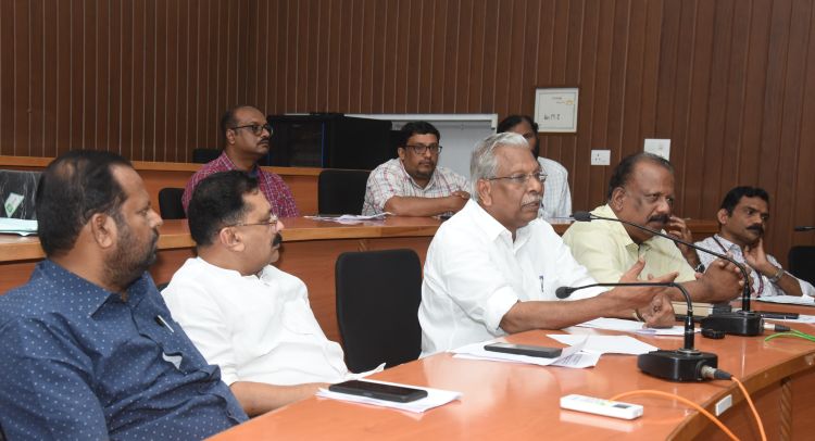  പ്രവാസി ക്ഷേമം സംബന്ധിച്ച നിയമസഭാസമിതി മലപ്പുറത്ത് സിറ്റിങ് നടത്തി,   എല്ലാ പ്രവാസികളും ക്ഷേമനിധിയില്‍ അംഗമാകണം