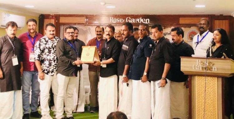 മലബാര്‍ ഹെറിറ്റേജ് കലാ പരിപാലന പുരസ്‌കാരം ഗ്രീന്‍ വിംഗ്‌സ് മുട്ടിപ്പാട്ട് സംഘത്തിന്