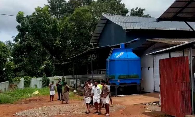 അരീക്കോട് മാലിന്യ സംസ്‌കരണ യൂണിറ്റ് വൃത്തിയാക്കുന്നതിനിടെ 3 അതിഥി തൊഴിലാളികള്‍ മരിച്ചു