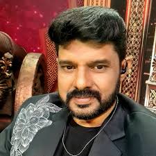 കലാഭവന്‍ നവാസ് ഹോട്ടല്‍ മുറിയില്‍ മരിച്ച നിലയില്‍