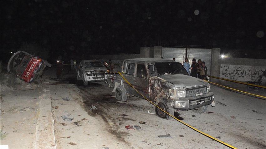 പാകിസ്താനില്‍ ചാവേര്‍ ആക്രമണം അടക്കം മൂന്നിടങ്ങളിലായി നടന്ന സ്‌ഫോടനത്തില്‍ 25 പേര്‍ കൊല്ലപ്പെട്ടു