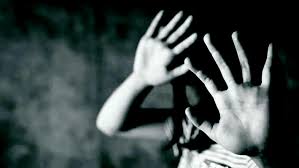 പതിനാറുകാരിയെ പീഡിപ്പിച്ചെന്ന പരാതിയില്‍ പ്രവാസിയായ മാതൃസഹോദരനും നാട്ടുകാരനുമെതിരെ പോക്‌സോ കേസ്
