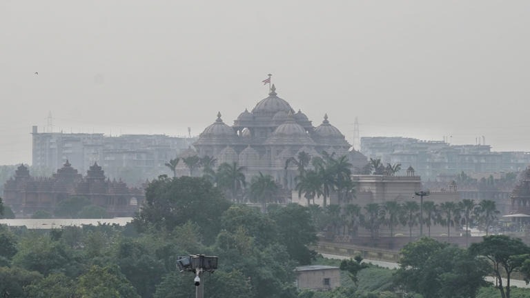 ദീപാവലിക്ക്‌ശേഷം ഡല്‍ഹി ശ്വാസം മുട്ടുന്നു: വായുവിന്റെ ഗുണനിലവാരം 'റെഡ് സോണില്‍ '