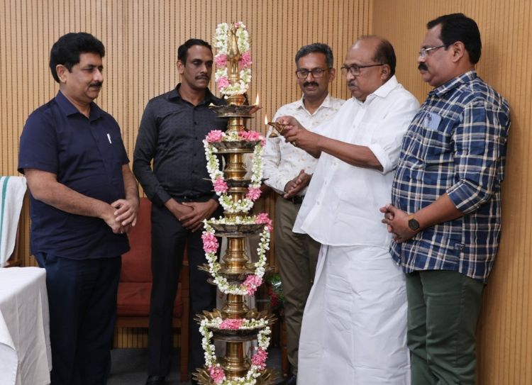 നോര്‍ക്ക കെയര്‍ മീറ്റ് 'കരുതലിന്റെ സന്ദേശം' ന്യൂഡല്‍ഹിയില്‍  പ്രൊഫ കെ.  വി. തോമസ്  ഉദ്ഘാടനം ചെയ്തു