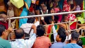   മിനി തിരുപ്പതി ക്ഷേത്രത്തിലെ ഏകാദശി ആഘോഷം ദുരന്തമായി, തിക്കിലും തിരക്കിലും 12 മരണം