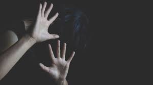  ബംഗളൂരു നഗരത്തില്‍ നരബലിക്ക് ശ്രമം: മകളെ കഴുത്തറുക്കാന്‍ ശ്രമിച്ച മാതാവ് അറസ്റ്റില്‍, ജ്യോതിഷിയുടെ നിര്‍ദ്ദേശ പ്രകാരമെന്ന് സംശയം