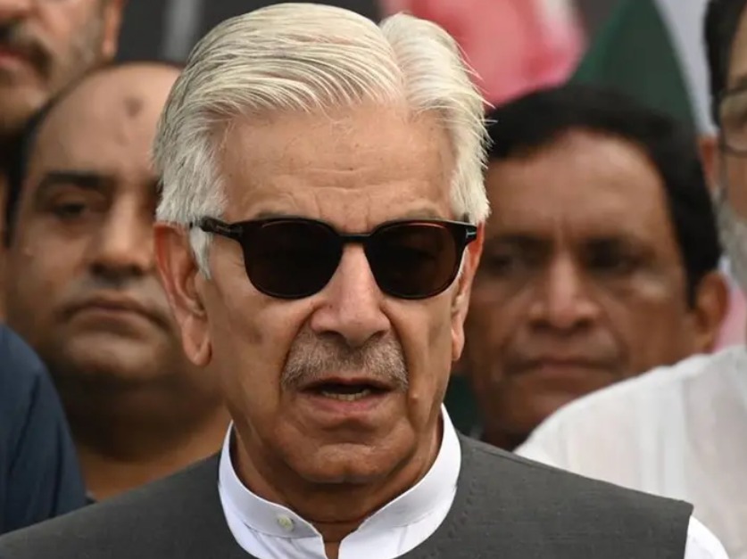 പാകിസ്ഥാന്‍-താലിബാന്‍ ബന്ധം പൂര്‍ണമായും ഉലഞ്ഞു, എഴുതിത്തള്ളുകയാണെന്ന് പാക് പ്രതിരോധ മന്ത്രി