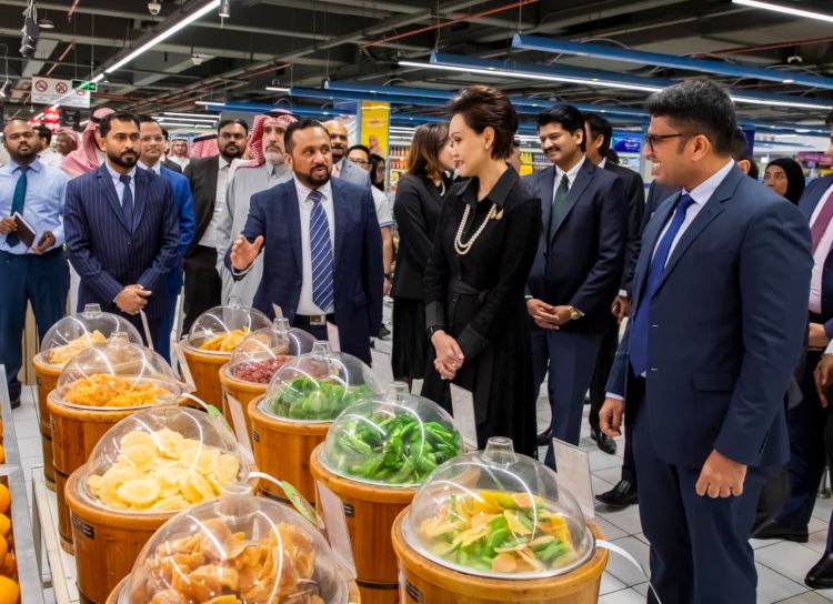തായ് ഉത്പന്നങ്ങളുടെ പ്രദര്‍ശനം കണ്ട് തായ്‌ലന്‍ഡ് വാണിജ്യ മന്ത്രി സൗദിയിലെ ലുലു ഹൈപ്പര്‍മാര്‍ക്കറ്റില്‍