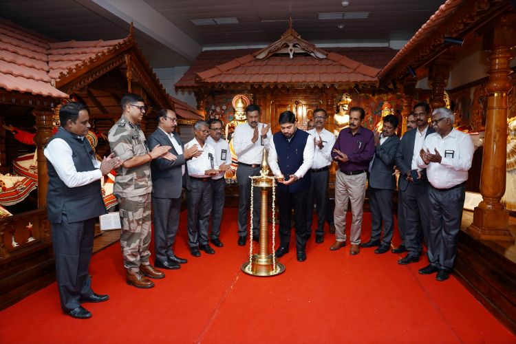  കൊച്ചി അന്താരാഷ്ട്ര വിമാനത്താവളത്തില്‍ നവീകരിച്ച കലാങ്കണം ഉദ്ഘാടനം ചെയ്തു