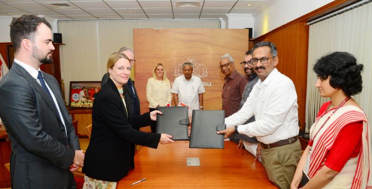 നോര്‍ക്ക-ഡെന്മാര്‍ക്ക് റിക്രൂട്ട്‌മെന്റ് കരാര്‍ മുഖ്യമന്ത്രിയുടെ സാന്നിധ്യത്തില്‍ കൈമാറി