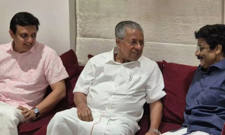 മുസ്ലിം ലീഗ് നേതാവ് എം.കെ മുനീര്‍ എംഎല്‍എയെ മുഖ്യമന്ത്രി പിണറായി വിജയന്‍ സന്ദര്‍ശിച്ചു