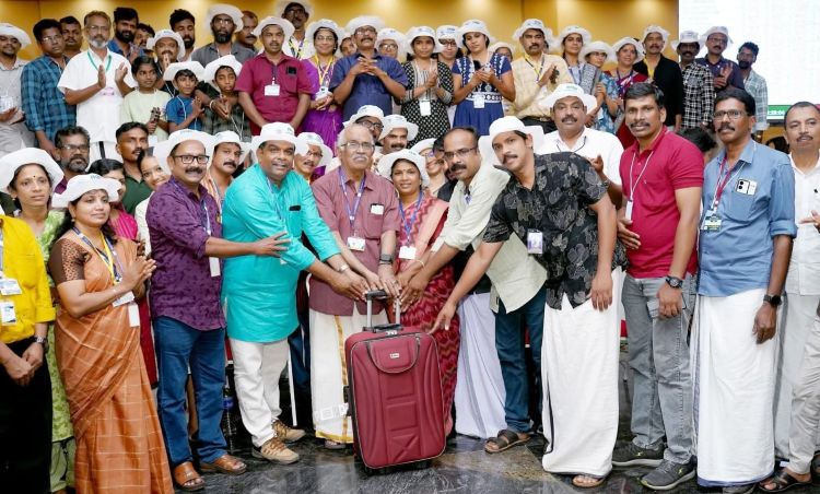 എട്ടു വയസ്സുകാരന്റെ ജീവന്‍ രക്ഷിക്കാന്‍,6 മണിക്കൂര്‍ നീണ്ട കാരുണ്യത്തിന്റെ ബക്കറ്റ് വിപ്ലവത്തിലൂടെ  നേടിയത് 48,80,245 രൂപ