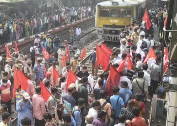 നാളെ ഭാരത് ബന്ദ്: രാജ്യവ്യാപകമായി ജനജീവിതം തടസ്സപ്പെട്ടേക്കാം