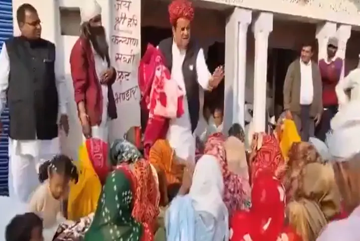 മോദി വിരുദ്ധര്‍ക്ക് പുതപ്പില്ല; മുസ്ലിം സ്ത്രീകള്‍ക്ക് നേരെ ബിജെപി മുന്‍ എംപിയുടെ വിവേചനം; വീഡിയോ പുറത്ത്