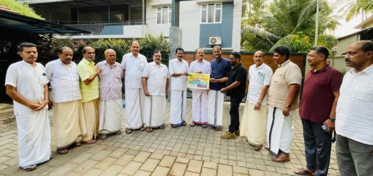 തിരുരങ്ങാടി മുന്‍സിപ്പല്‍ പ്രവാസി ലീഗ് മുന്‍ പ്രവാസികള്‍ക്ക് പുതു വസ്ത്ര കൂപ്പണ്‍ നല്‍കി