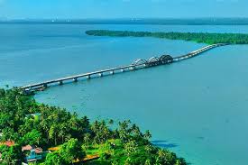 കായല്‍പരപ്പിലെ വിസ്മയം; പെരുമ്പളം പാലം മുഖ്യമന്ത്രി നാടിന് സമര്‍പ്പിച്ചു