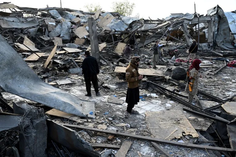 കാബൂളില്‍ പാകിസ്ഥാന്‍ വ്യോമാക്രമണം: 408 മരണം; ഉറ്റവര്‍ക്കായി കണ്ണീരോടെ ബന്ധുക്കള്‍