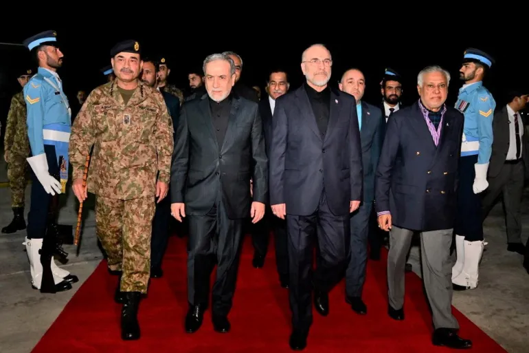 യുഎസ്-ഇറാന്‍ ചര്‍ച്ചകള്‍ക്കായി ഇറാന്‍ പ്രതിനിധികള്‍ പാകിസ്താനിലെത്തി; മേഖലയില്‍ സംഘര്‍ഷം തുടരുന്നു