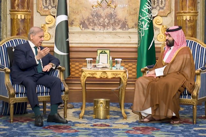 യുഎസ്-ഇറാന്‍ ചര്‍ച്ചകള്‍ക്ക് വീണ്ടും മധ്യസ്ഥത വഹിക്കാനൊരുങ്ങി പാകിസ്താന്‍; പാക് പ്രധാനമന്ത്രി ഷെഹ്ബാസ് ഷെരീഫും സൗദി കിരീടാവകാശി മുഹമ്മദ് ബിന്‍ സല്‍മാനും കൂടിക്കാഴ്ച നടത്തി