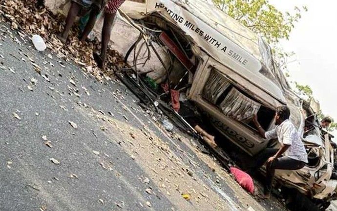 വാല്‍പ്പാറയില്‍  വിനോദയാത്രാ സംഘത്തിന്റെ വാഹനം കൊക്കയിലേക്ക് മറിഞ്ഞ് 8 മലയാളികള്‍ മരിച്ചു, മരിച്ചവരില്‍ ഏഴു സ്ത്രീകള്‍