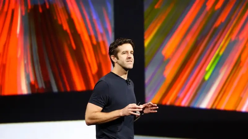 ആപ്പിള്‍ സിഇഒ സ്ഥാനത്തുനിന്ന് ടിം കുക്ക് മാറുന്നു; ജോണ്‍ ടെര്‍നസ് പുതിയ മേധാവി