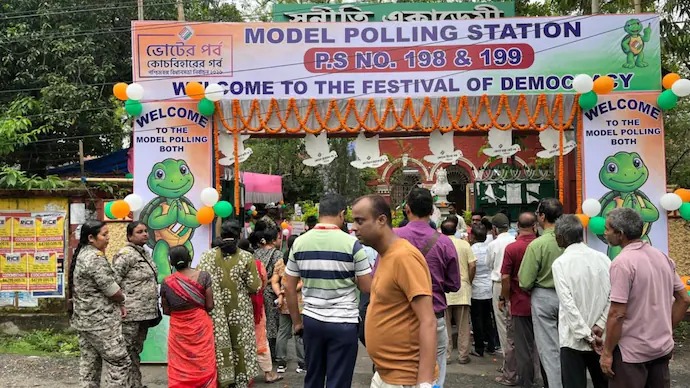 ബംഗാളിലും തമിഴ്നാട്ടിലും ആവേശകരമായ വോട്ടെടുപ്പ്; ബംഗാളില്‍ വ്യാപക സംഘര്‍ഷം, തമിഴ്നാട്ടില്‍ ത്രികോണ മത്സരം