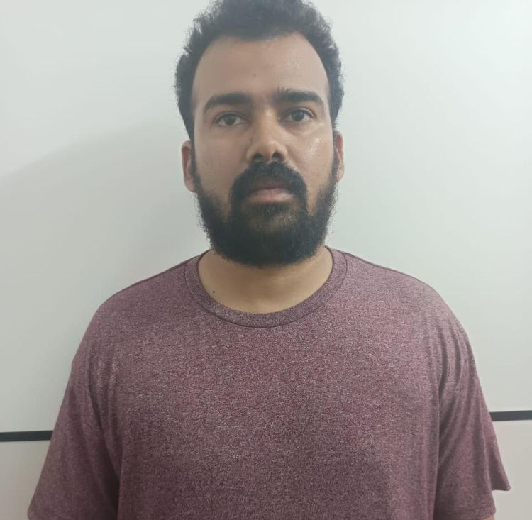 കേരളമുള്‍പ്പെടെയുള്ള സംസ്ഥാനങ്ങളില്‍ 1500 ലേറെ വ്യാജ ബോംബ് ഭീഷണികള്‍; യു.എസ് സോഫ്റ്റ്വെയര്‍ എന്‍ജിനീയര്‍ ചെന്നൈ വിമാനത്താവളത്തില്‍ പിടിയില്‍