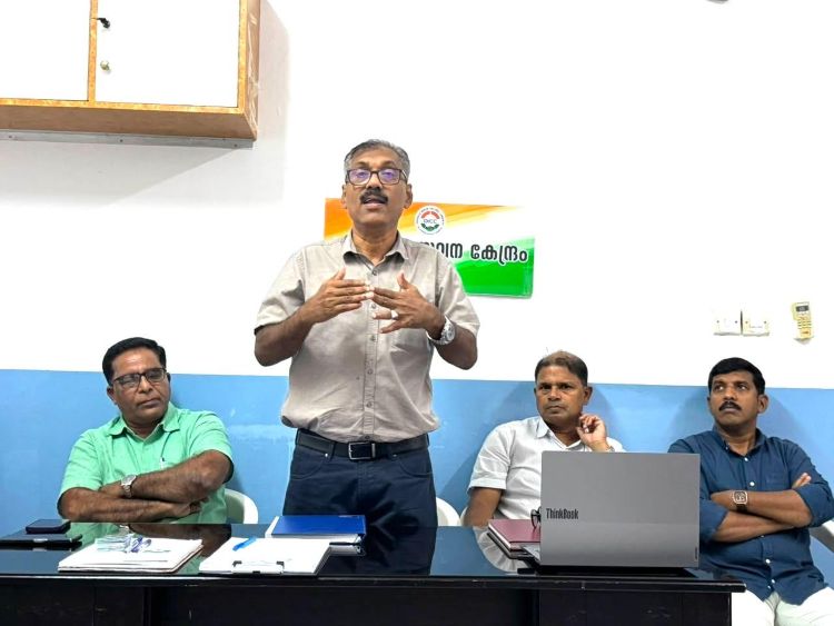 'പ്രവാസി സേവന കേന്ദ്രം@ജിദ്ദ' നോര്‍ക്ക കാര്ഡുകള്‍ വിതരണം ചെയ്തു