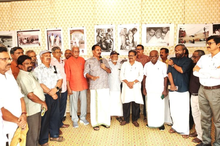 സീനിയര്‍ ജേണലിസ്റ്റ്സ് ഫോട്ടോ പ്രദര്‍ശനം വൈറലായി; പെരുമണ്‍ ദുരന്തക്കാഴ്ച മുതല്‍ വിവസ്ത്രനായ പ്രധാനമന്ത്രിവരെ