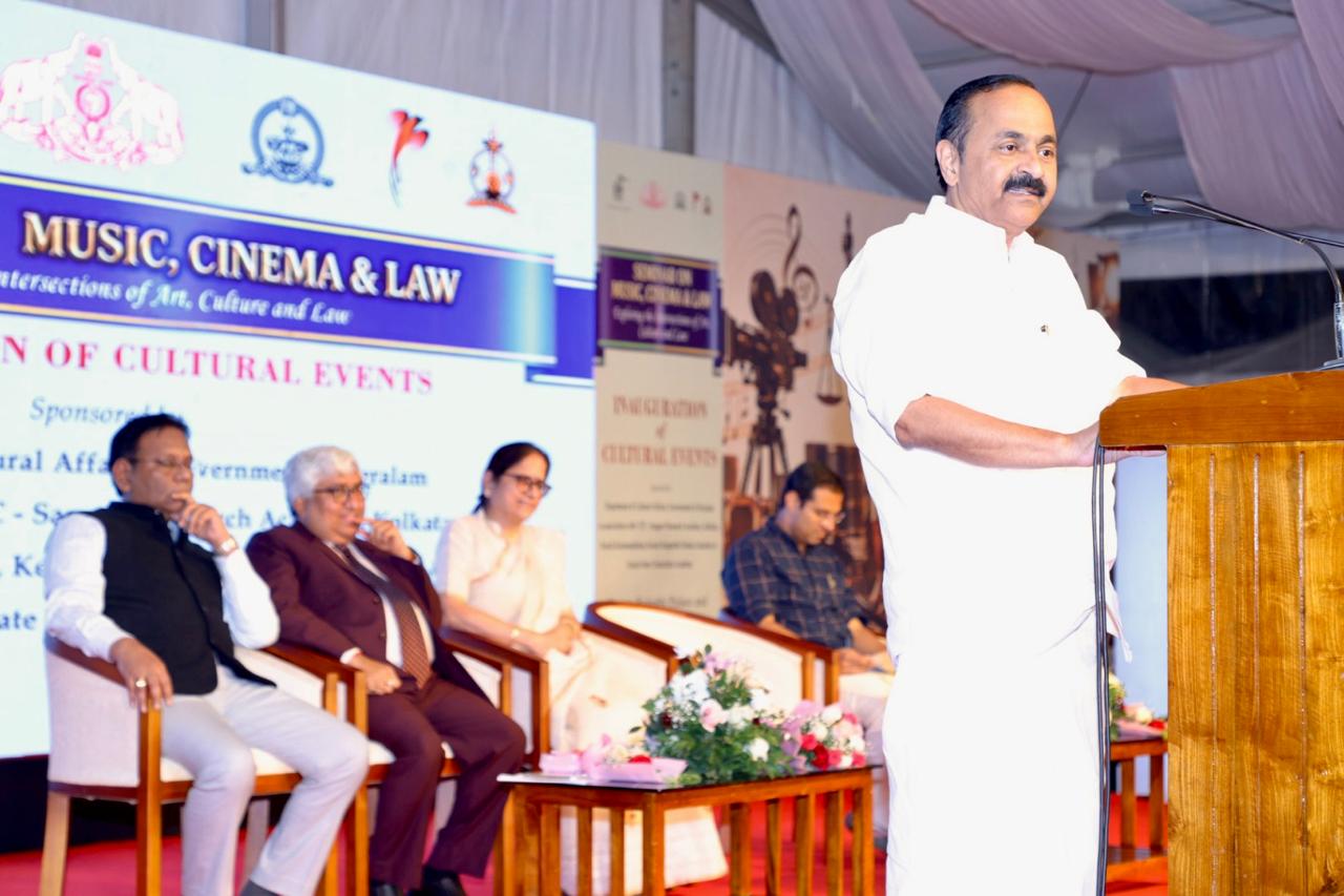  *പകർപ്പവകാശ സംരക്ഷണത്തിനും എ.ഐ വെല്ലുവിളികൾക്കും നിയമപരമായ മാറ്റങ്ങൾ അനിവാര്യം: മുഖ്യമന്ത്രി വി. ഡി സതീശൻ*