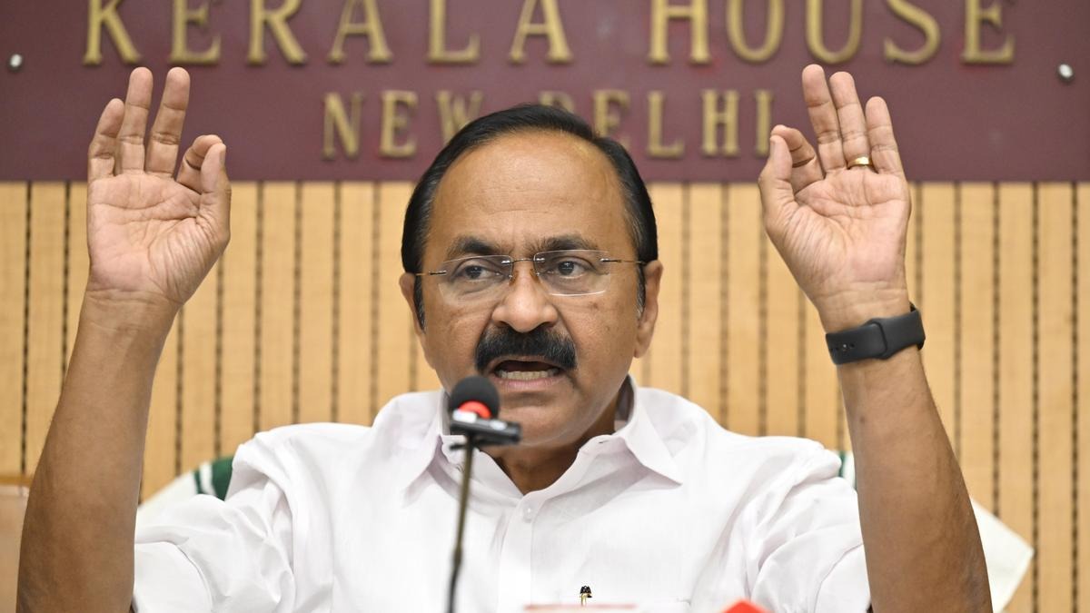 മലപ്പുറത്തില്‍ കുടുങ്ങി സി.പി.എം, കടന്നാക്രമിച്ച് കോണ്‍ഗ്രസ്