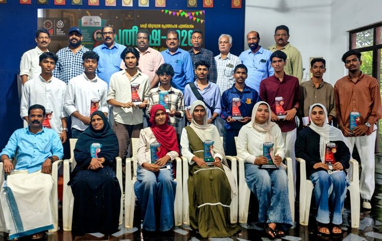 കേളി 'പ്രതീക്ഷ' പുരസ്‌കാരം കോഴിക്കോട് ജില്ലയില്‍ 19 കുട്ടികള്‍ക്ക് വിതരണം ചെയ്തു