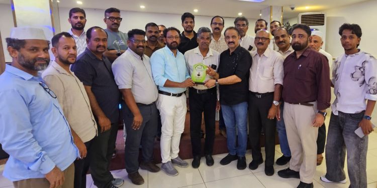 ചീമാടന്‍ മുസ്തഫക്ക് അരീക്കോട് ജിദ്ദ കെ.എം.സി.സി.യുടെ ഹൃദ്യമായ യാത്രയയപ്പ്